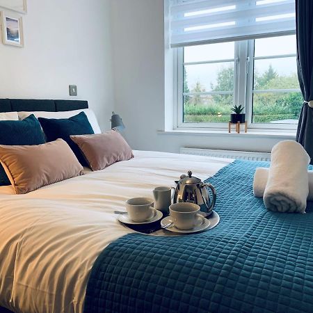 Vila Stylish & Spacious 3 Bed House With 2 Free Car Parking Spaces Appledram Exteriér fotografie