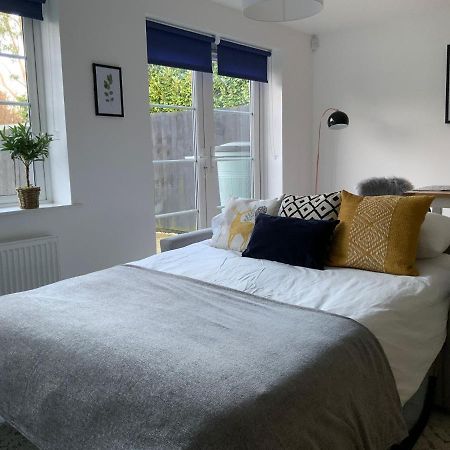 Vila Stylish & Spacious 3 Bed House With 2 Free Car Parking Spaces Appledram Exteriér fotografie