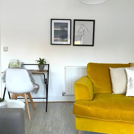 Vila Stylish & Spacious 3 Bed House With 2 Free Car Parking Spaces Appledram Exteriér fotografie