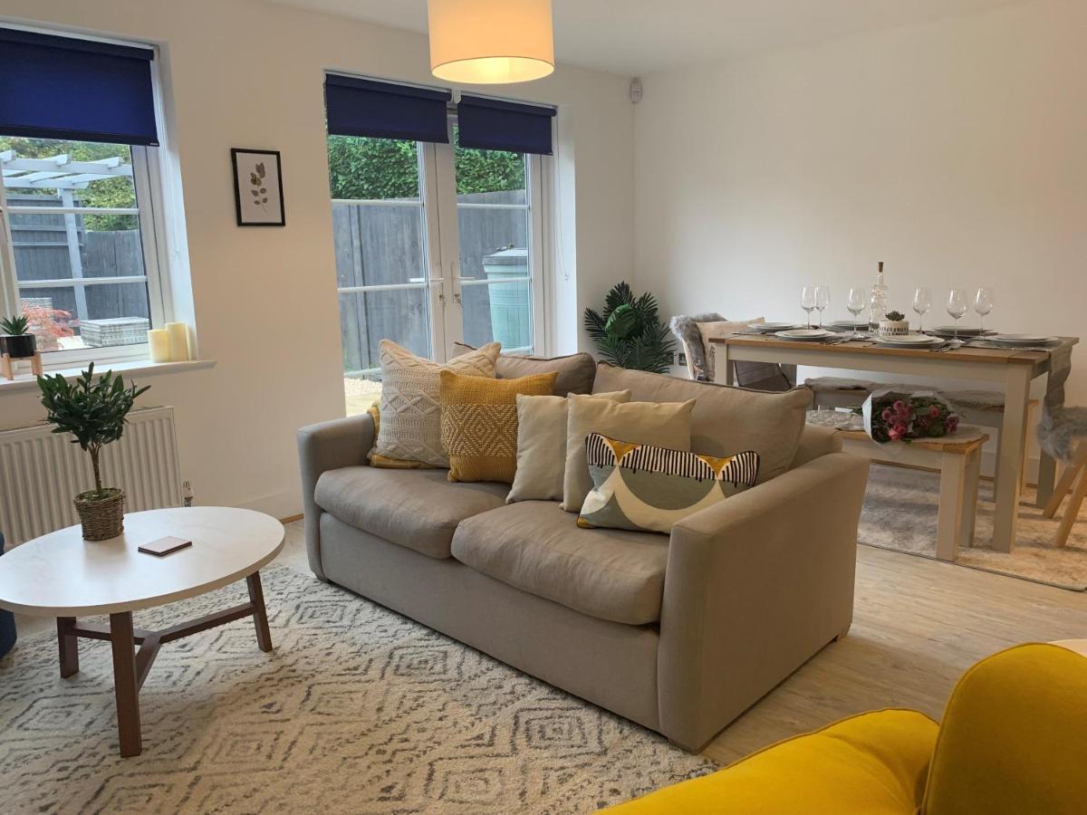 Vila Stylish & Spacious 3 Bed House With 2 Free Car Parking Spaces Appledram Exteriér fotografie