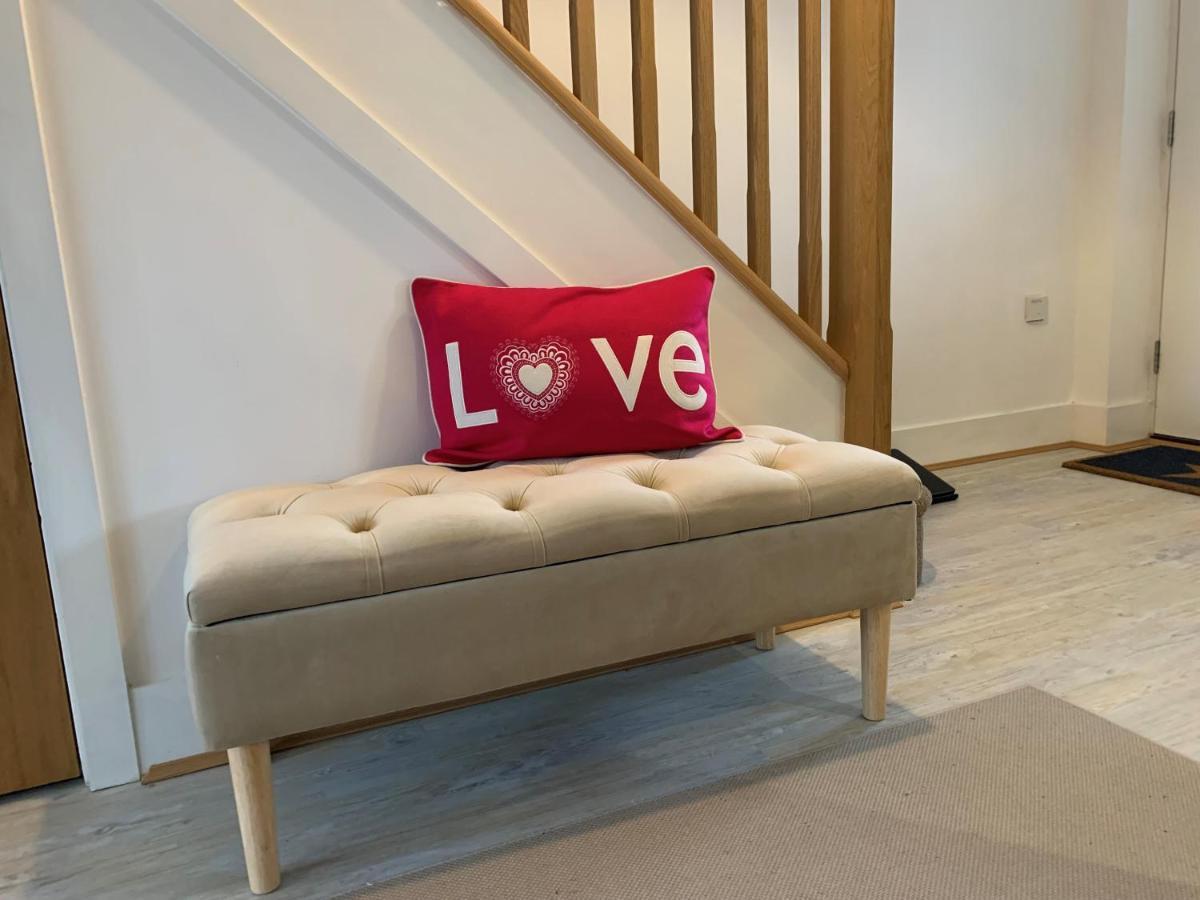 Vila Stylish & Spacious 3 Bed House With 2 Free Car Parking Spaces Appledram Exteriér fotografie