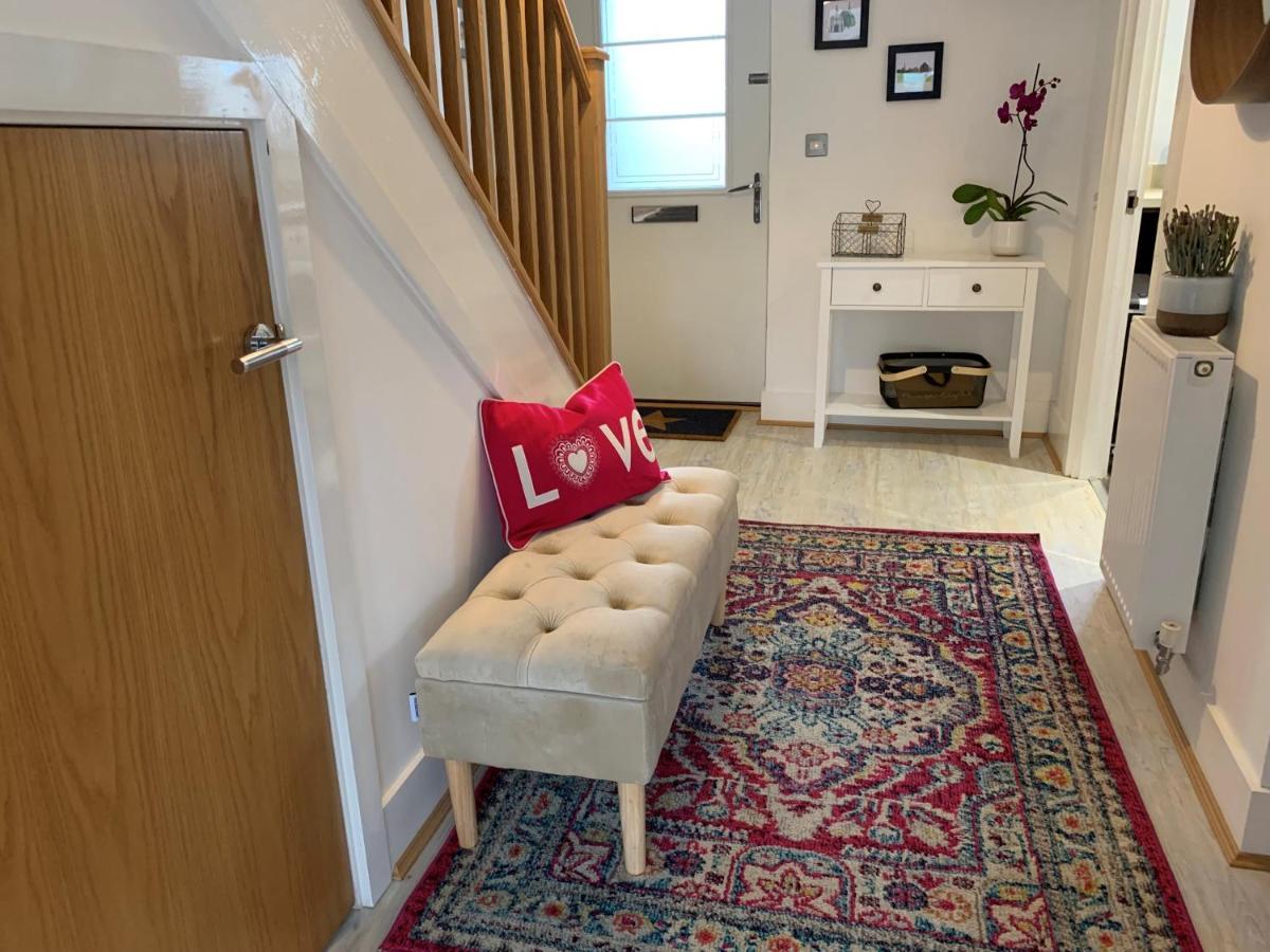 Vila Stylish & Spacious 3 Bed House With 2 Free Car Parking Spaces Appledram Exteriér fotografie