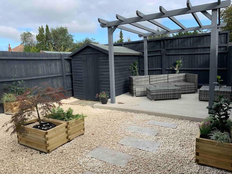 Vila Stylish & Spacious 3 Bed House With 2 Free Car Parking Spaces Appledram Exteriér fotografie