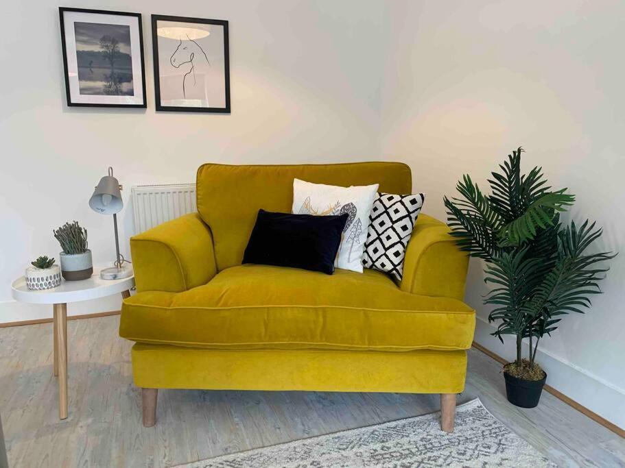 Vila Stylish & Spacious 3 Bed House With 2 Free Car Parking Spaces Appledram Exteriér fotografie