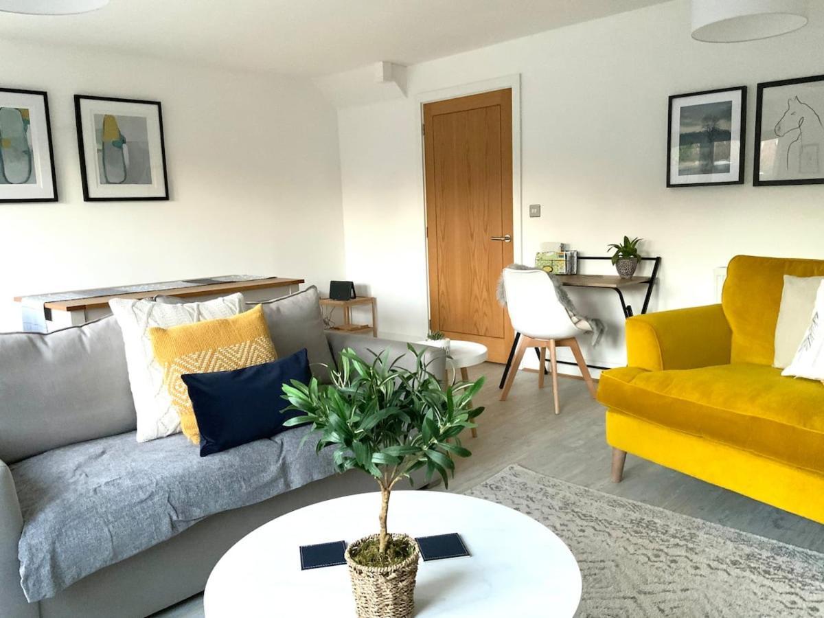 Vila Stylish & Spacious 3 Bed House With 2 Free Car Parking Spaces Appledram Exteriér fotografie